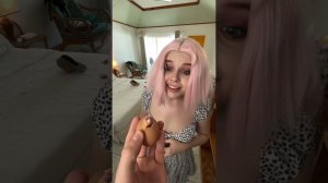 Вылупился цыплёнок ПРЯМ В РУКАХ