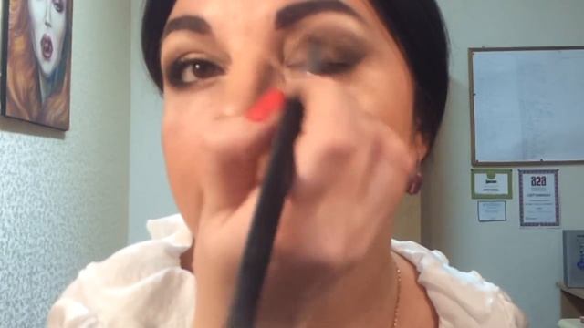 Get ready with me / Cобираемся со мной)Ужасающий трюк: подводка верхнего внутренего века! hazel eye смотреть онлайн