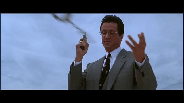 TANGO ET CASH … Rambo c'est une pédale смотреть онлайн