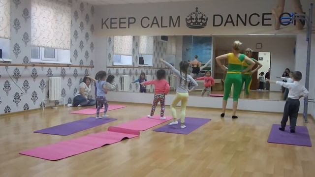 Флоринда. Первый день в студии танцев. Видео для мамы. смотреть онлайн