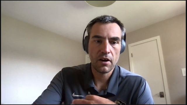 Ask a Scientist - What are drones? смотреть онлайн