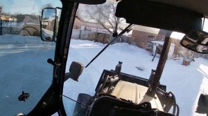 Обучение работе на экскаваторе погрузчике и фронтальном погрузчике при чистке снега!