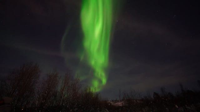 Красивое северное сияние под Мурманском (озеро Кильдинское) смотреть онлайн