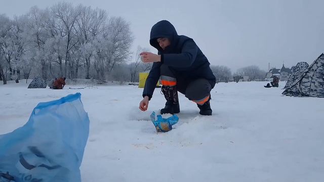 Зимняя рыбалка на Волге . Зимняя рыбалка в Саратове. На густеру. смотреть онлайн