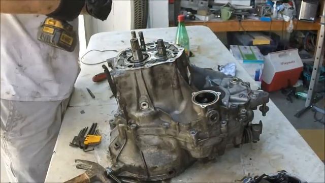 Geo Metro Transmission Disassembly смотреть онлайн