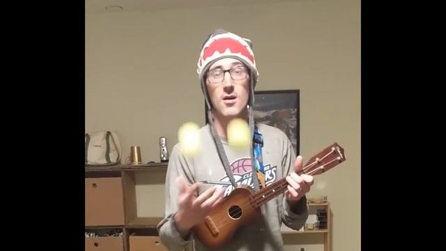 Juggling Uke - 4 Chord Song смотреть онлайн