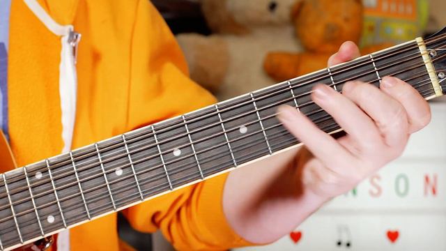 'Mrs Robinson' Simon & Garfunkel Acoustic Guitar Lesson смотреть онлайн