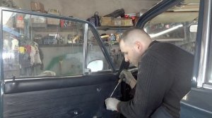 Снятие обшивки/карты двери  ВАЗ 2106