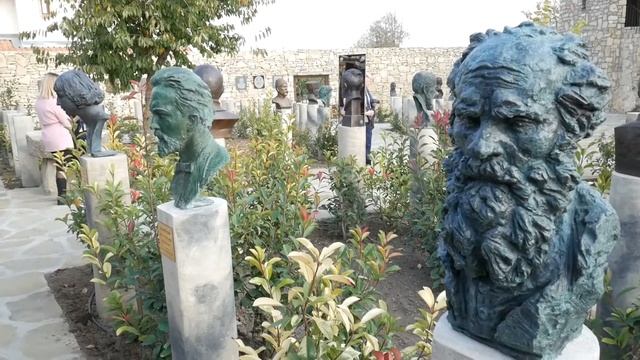 Открытие восьми бюстов на "Аллее писателей" в культурно историческом комплексе "Двор Кириллицы" смотреть онлайн