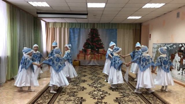 Детский сад №37, подготовительная группа "Буратино". Танец "Зимушка" смотреть онлайн