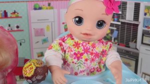 Куклы Пупсики Беби Элайв кушают шоколадные завтраки и открывают сюрпризы/Играем как мама/Зырики ТВ