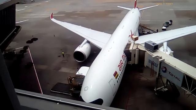 OR TAMBO INTERNATIONAL AIRPORT смотреть онлайн