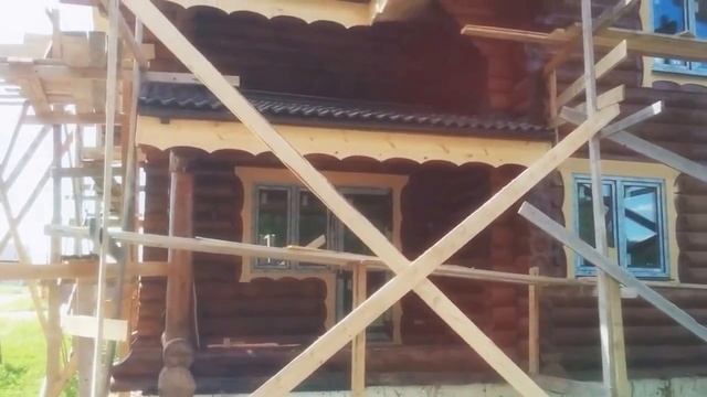 Рубленный дом из бревна под ключ. Отделка стен снаружи в деревянном срубе. (Шлифовка, теплый шов). смотреть онлайн