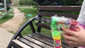 Распаковка пистолета для мыльных пузырей