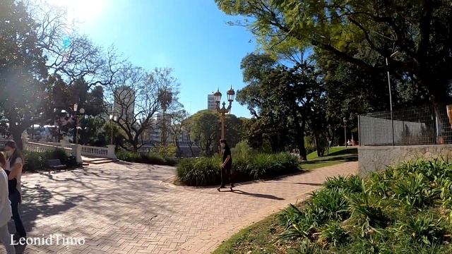 Сегодня решили посетить городской парк в Буэнос-Айресе. Осенний город смотреть онлайн