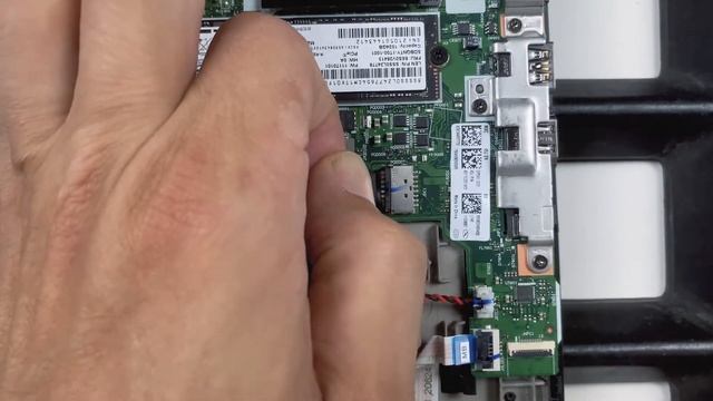 Lenovo ThinkPad P15s von Innen - tauschen, wechseln, erweitern смотреть онлайн