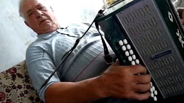 После сенокоса я лежал пластом, отец играл на гармошке. смотреть онлайн