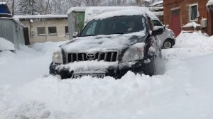 Toyota Land Cruiser Prado 120 offroad в грубоком снегу