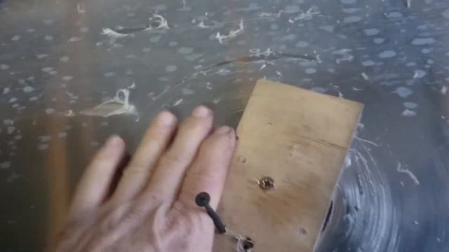 Как вырезать круглое отверстие в тонком металле без помощи специнструмента. смотреть онлайн