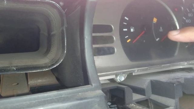 EL TABLERO Y LAS LUCES TRASERAS DEL TSURU NO ME PRENDEN