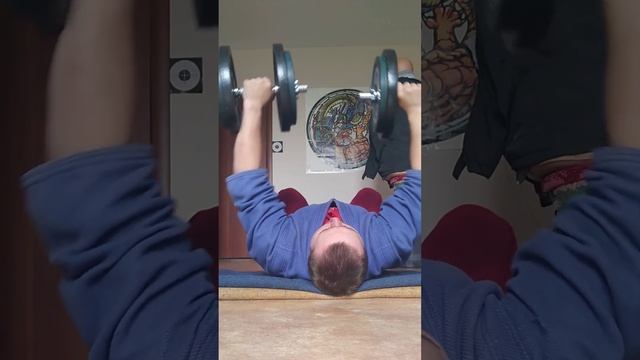 Жим гантелей лёжа 32 кг на 16. Цель:42 на 20 смотреть онлайн