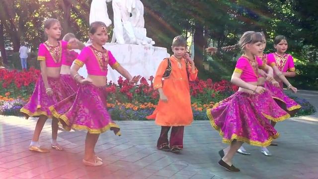 Faezi Dance Studio - ?Jhoom Barabar Jhoom? смотреть онлайн