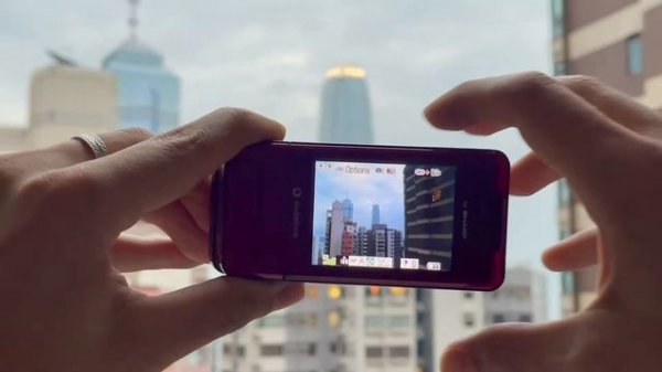 Sharp 903SH - the world's first 3.2Mpx camera with 2x optical zoom