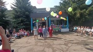 танец учителей на последний звонок