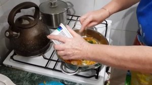 Минтай тушеный с овощами и яйцом