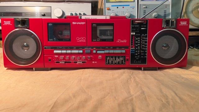 Sharp QT-90, мал да дорог смотреть онлайн