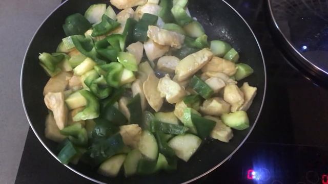 Куриная грудка карри с овощами \ ДИЕТИЧЕСКИЕ РЕЦЕПТЫ смотреть онлайн