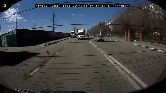 FineVu CR-2i Задняя камера (720P 15 FPS) смотреть онлайн