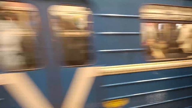Номерной 81.717 "Подстекольник" отправляется со станции Первомайская смотреть онлайн