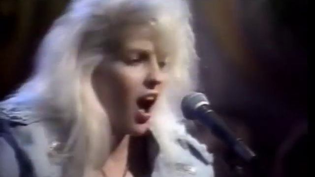 VIXEN - "Love is A Killer" UNPLUGGED смотреть онлайн