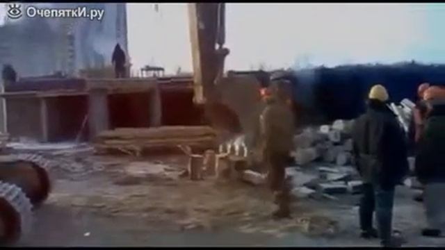 Как строители колют дрова смотреть онлайн