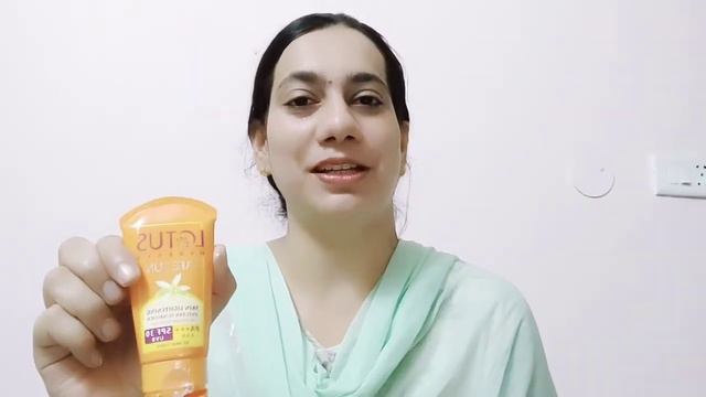 Lotus Herbals Safe Sun Skin Lightening Anti-Tan Sunblock PA+++ Spf 30 || Review& Demo 100%Effective смотреть онлайн