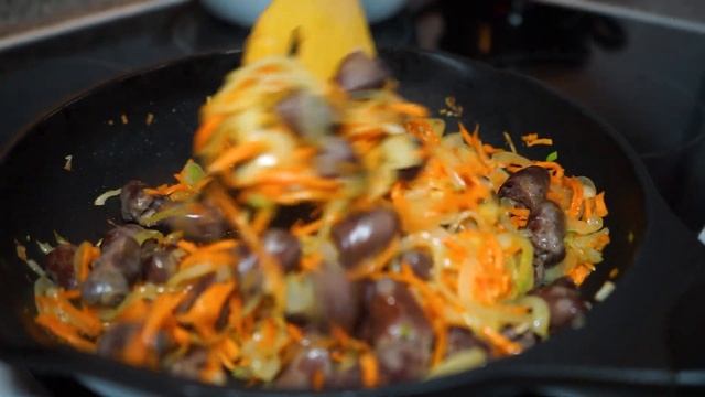 Такое я готов есть каждый день. Куриные сердечки с овощами. смотреть онлайн