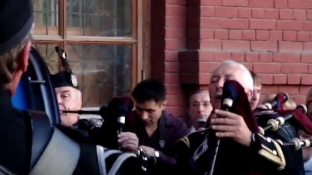 Шотланские волынки и барабан у Исторического Музея (4) смотреть онлайн