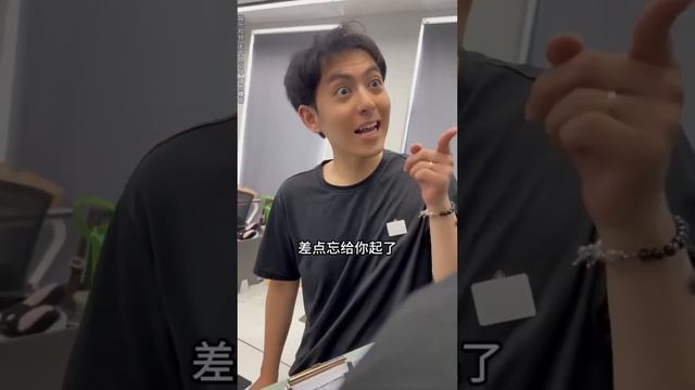 抠门笑总不想请清洁工，员工跟笑总吐槽无果，没想到被.... смотреть онлайн