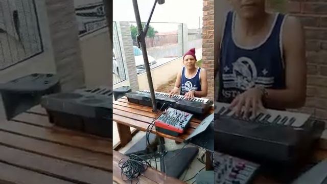 Mr. Mercedes using his fingers. . . смотреть онлайн