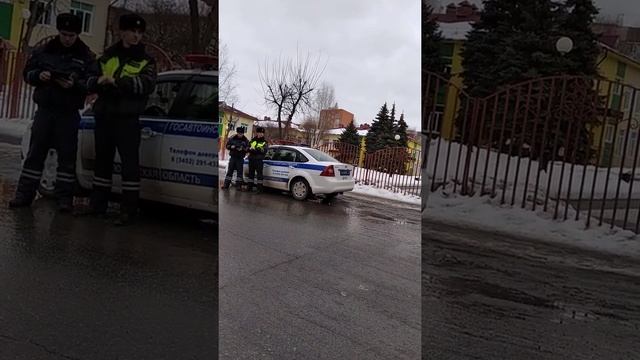 ДПС Тюмени нарушают и сразу уезжают смотреть онлайн