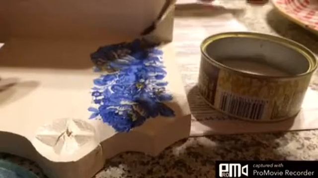 Декупаж старой пластмассовой тарелки и деревянных полочек