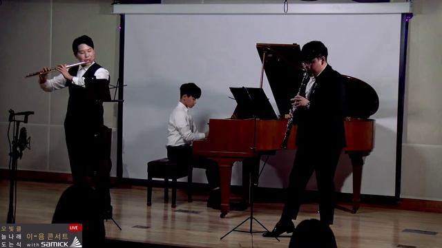 C. Debussy Petite Suite for Flute, Clarinet and Piano / Flute Yunhoo Lee 이윤후 (age 14) смотреть онлайн