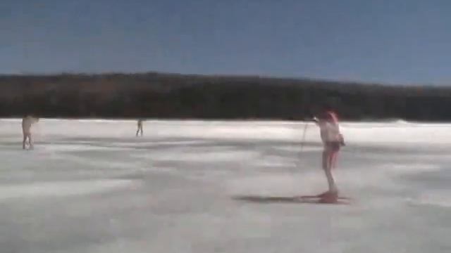 Skidoo Skandic 550f snowmobile breaks through ice, Sturgeon Bay, Wisconsin смотреть онлайн