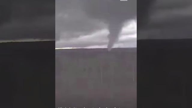 Прямо сейчас торнадо в Миссисипе март 2023 год. Всё сносит!