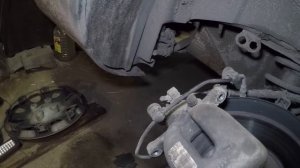 Замена задних колодок на Peugeot Partner Tepee