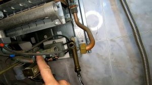 Нева-4513 зажигается только если открываешь второй кран.