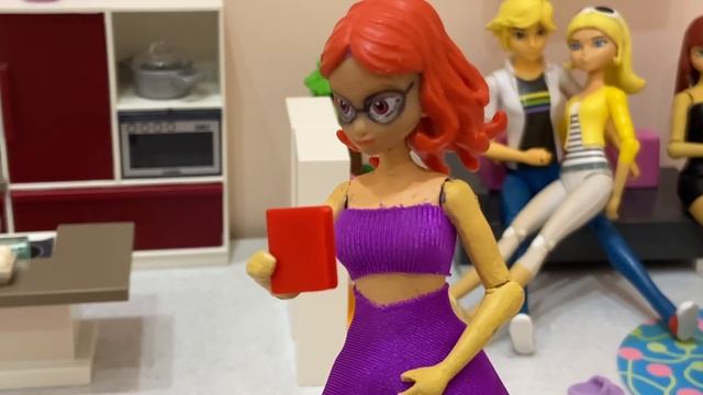 Саске поцеловал Маринетт на глазах у всех! Адриан ревнует. Задания от подписчиков смотреть онлайн