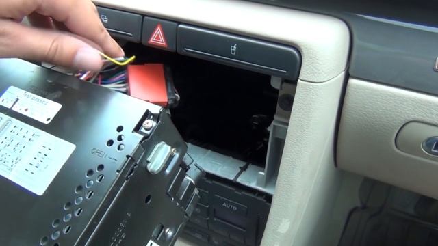 GTA Car Kits - Audi A4 2002-2005 install of iPhone, iPod and AUX adapter for Symphony stereo смотреть онлайн