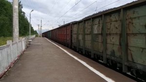 Электровоз (Локозавр) ВЛ15-005 с грузовым поездом на 45 км.